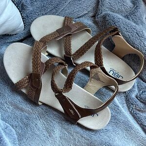 New JBU Tan and Brown Braided Sandals